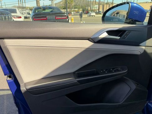 Used 2024 Volkswagen Taos SE image 11