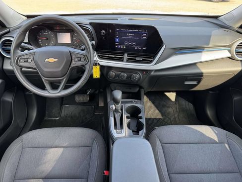 Used 2024 Chevrolet Trax LS w/ LS Convenience Package FWD image 2