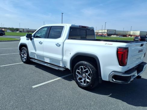 Certified 2023 GMC Sierra 1500 SLT image 7
