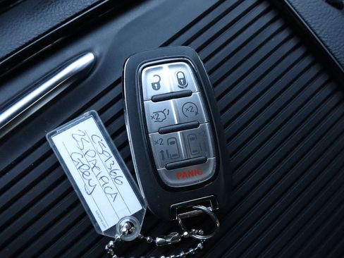 New 2025 Chrysler Pacifica Limited image 38