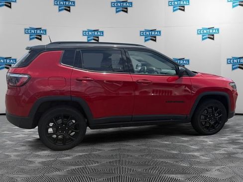 Used 2023 Jeep Compass Latitude w/ Sun and Sound Group AWD/4WD image 7