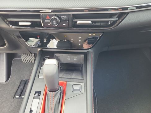 New 2025 Nissan Kicks SR image 16