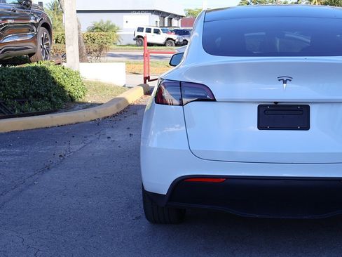 Used 2023 Tesla Model Y Long Range image 15