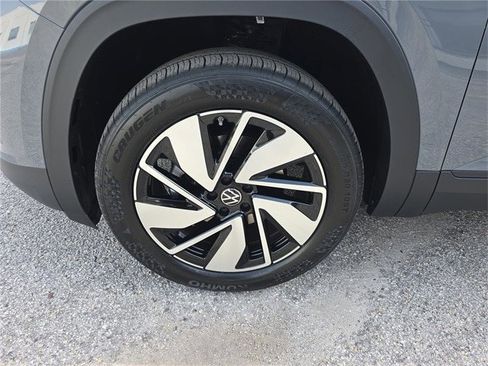 New 2026 Volkswagen Atlas SE image 8