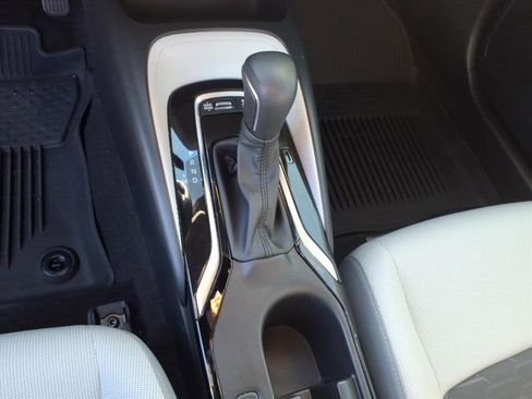 Certified 2025 Toyota Corolla SE FWD image 33