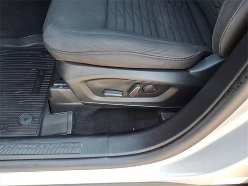 Used 2021 Ford Explorer XLT image 5