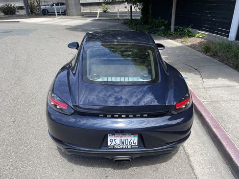 Used 2018 Porsche 718 Cayman RWD image 17