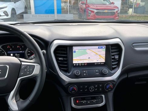 Certified 2023 GMC Acadia SLT image 8