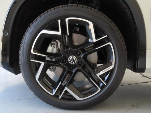 New 2026 Volkswagen Tiguan SEL R-Line image 29