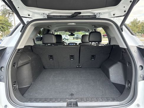 Used 2024 GMC Terrain SLT image 30