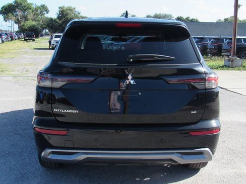 New 2025 Mitsubishi Outlander SE image 4