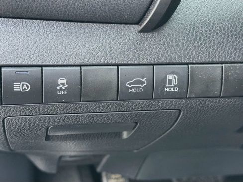 Used 2020 Toyota Camry SE w/ Convenience Package FWD image 32