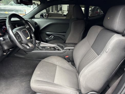 Used 2019 Dodge Challenger R/T w/ Driver Convenience Group image 9