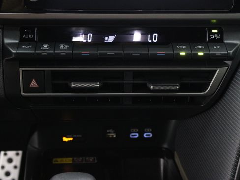 Used 2025 Toyota Camry SE FWD image 20