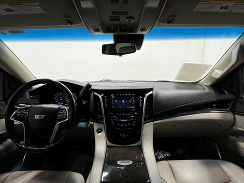 Used 2018 Cadillac Escalade Premium Luxury AWD/4WD image 22