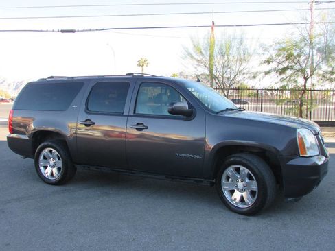 Used 2010 GMC Yukon XL SLT image 2
