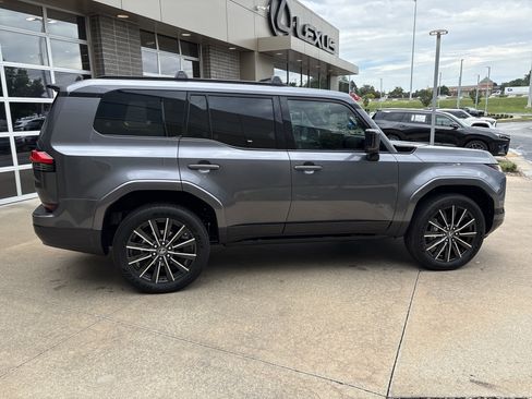 Used 2026 Lexus GX 550 w/ Accessory Package (2T) AWD/4WD image 11