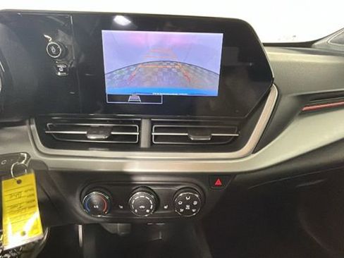 Used 2024 Chevrolet Trax RS w/ Sunroof Package FWD image 24