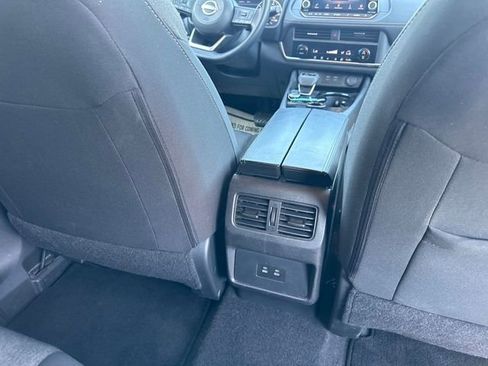 Used 2024 Nissan Rogue SV image 15