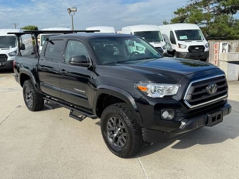 Used 2022 Toyota Tacoma SR5 AWD/4WD image 3
