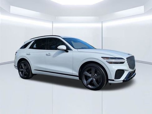 Used 2025 Genesis GV70 3.5T Sport w/ Sport Advanced Package AWD/4WD image 2