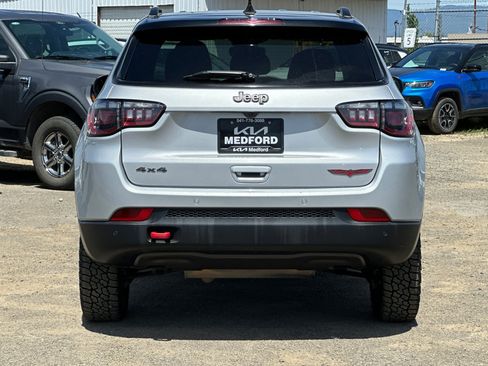 Used 2025 Jeep Compass Trailhawk AWD/4WD image 5