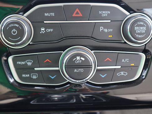 Used 2023 Chrysler 300 Touring L image 24