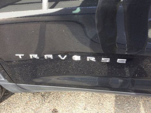 Used 2025 Chevrolet Traverse LT image 31