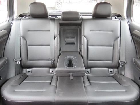 Used 2015 Volkswagen Golf S image 21