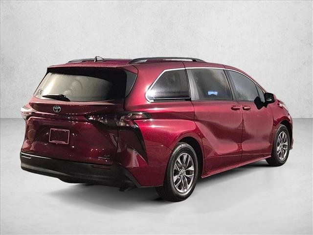 Used 2023 Toyota Sienna LE FWD image 5