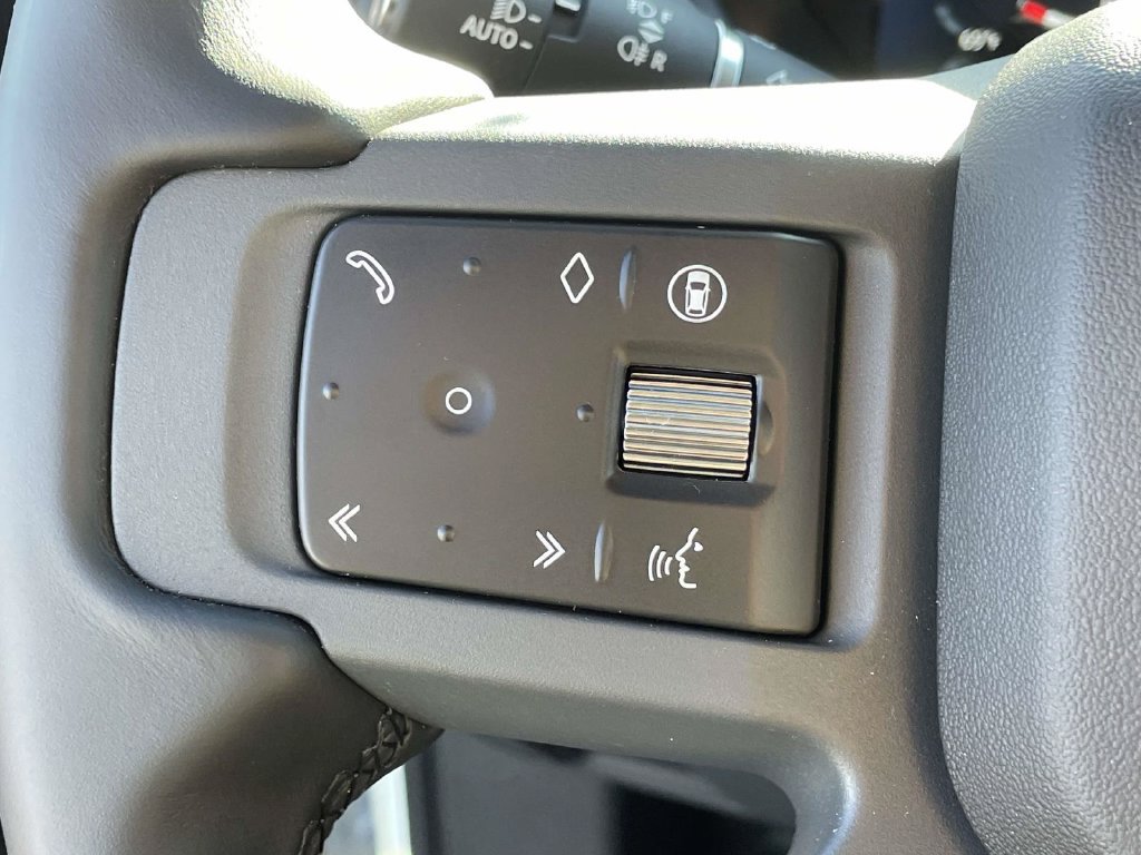 New 2026 Land Rover Defender 110 X-Dynamic SE AWD/4WD image 26