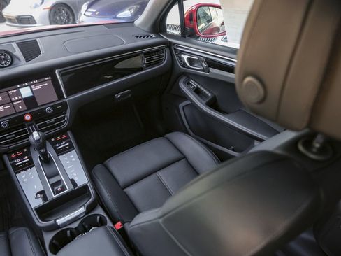 New 2026 Porsche Macan Turbo image 37