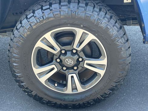 Used 2016 Toyota Tacoma TRD Sport w/ Premium & Technology Package image 7