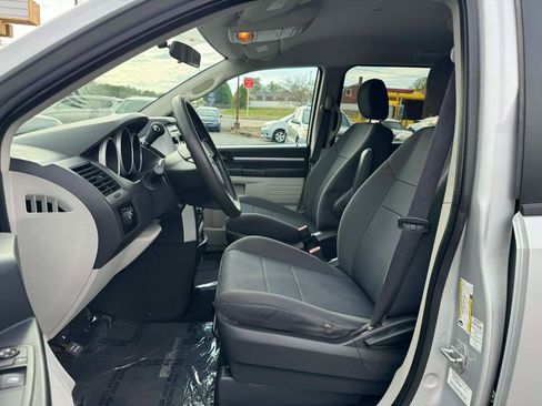 Used 2010 Dodge Grand Caravan SE w/ Climate Group image 10