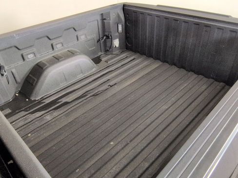 Used 2023 Chevrolet Silverado 1500 High Country w/ Technology Package AWD/4WD image 36