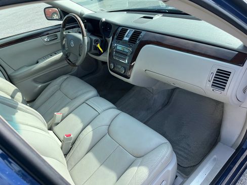 Used 2009 Cadillac DTS w/ Sun And Sound Package FWD image 11