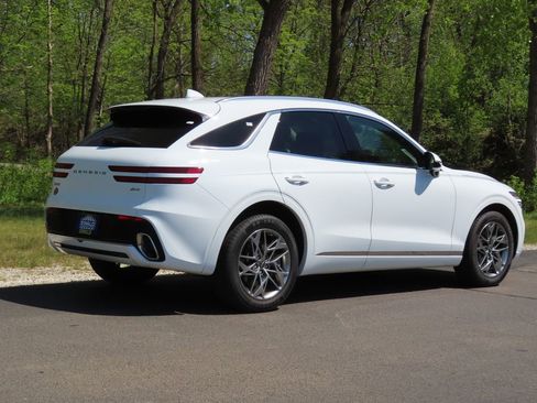 Used 2025 Genesis GV70 2.5T AWD/4WD image 3