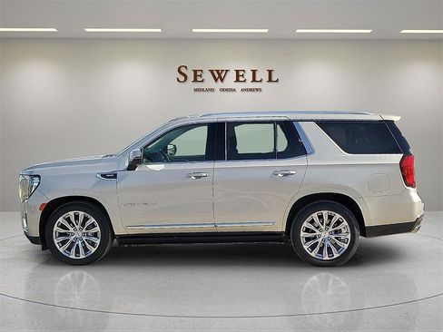 Used 2022 GMC Yukon Denali w/ Denali Premium Package image 2