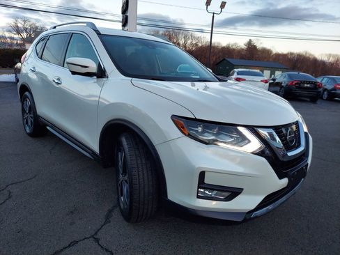 Used 2017 Nissan Rogue SL w/ SL Premium Package image 3