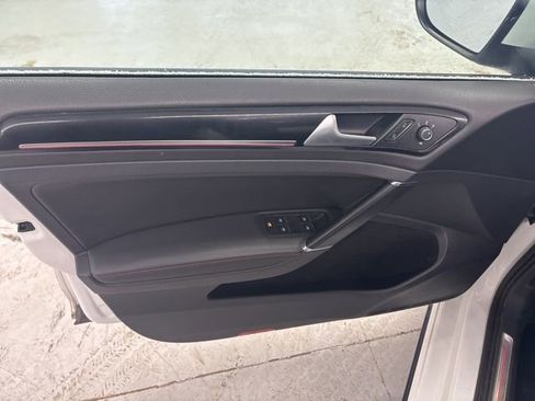 Used 2017 Volkswagen GTI Autobahn image 16