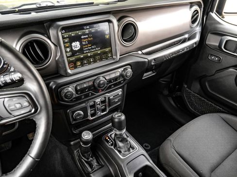 Used 2022 Jeep Wrangler Unlimited Sport w/ Sun And Sound Package image 32