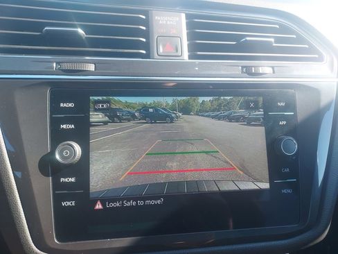 Used 2023 Volkswagen Tiguan SEL R-Line AWD/4WD image 16