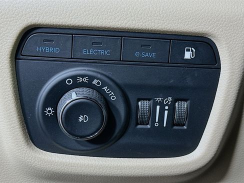 Used 2022 Jeep Grand Cherokee Limited 4xe w/ Luxury Tech Group II image 17