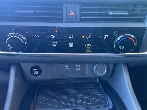 Used 2025 Nissan Rogue S FWD image 21