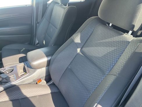 Certified 2020 Jeep Grand Cherokee Laredo image 3