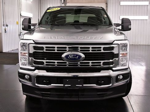 Used 2024 Ford F250 XLT image 3