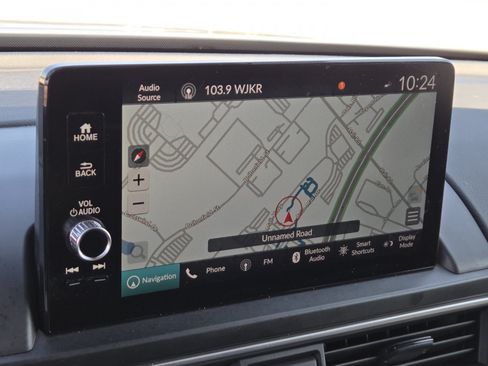 Used 2025 Honda Pilot Touring image 4
