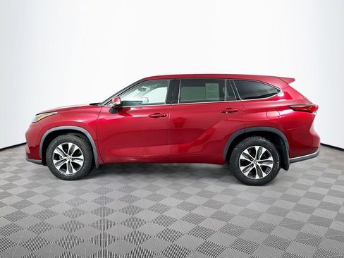Used 2022 Toyota Highlander XLE image 8