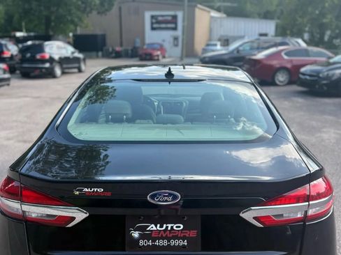 Used 2019 Ford Fusion SE image 4