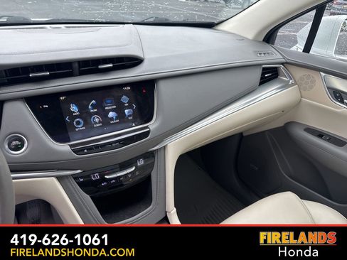 Used 2017 Cadillac XT5 Luxury w/ Driver Awareness Package image 24